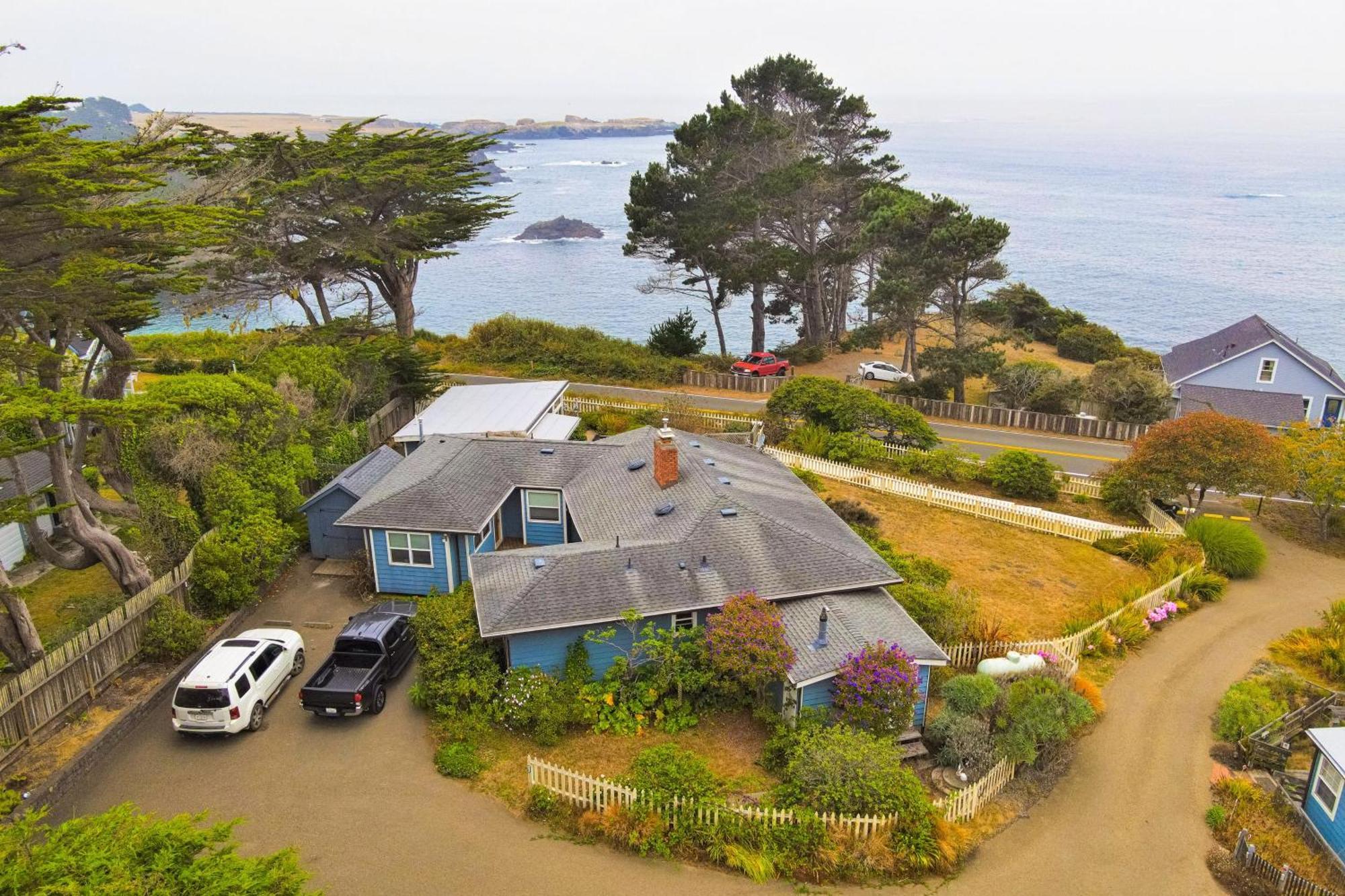 Headland Cove Retreat Villa Mendocino Room photo