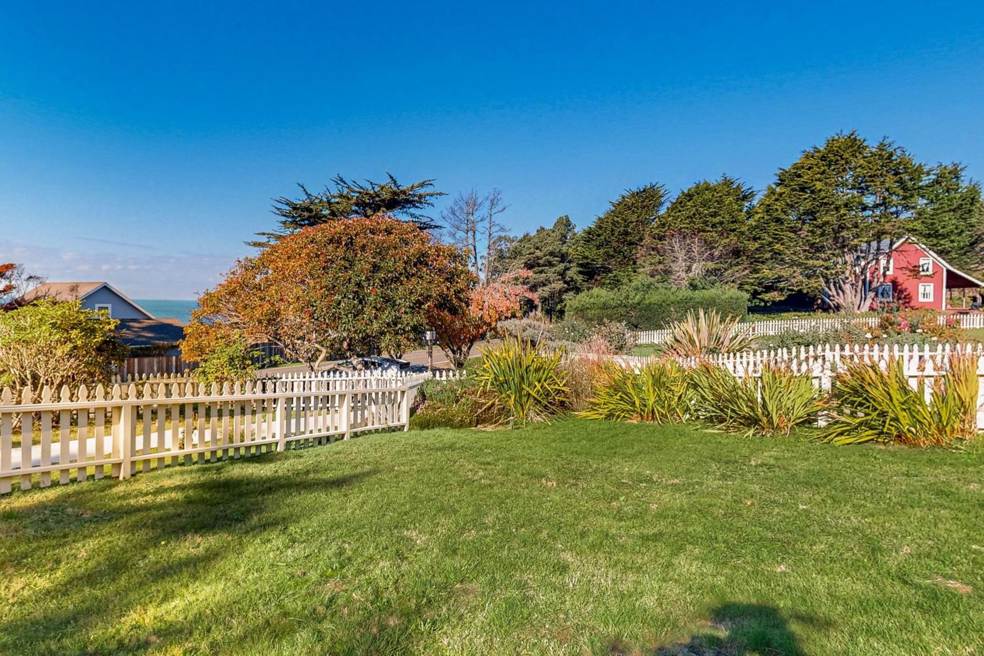 Headland Cove Retreat Villa Mendocino Room photo